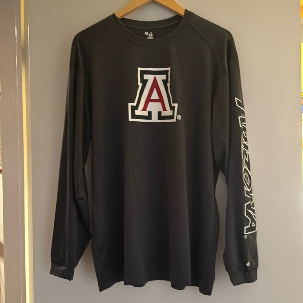 Gray Men’s size L University of Arizona long sleeved shirt. EUC.